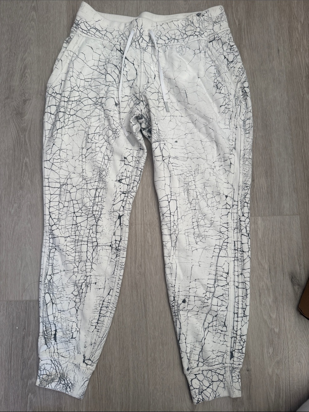 lululemon athletica White Crackle-Print Joggers 7/8 length